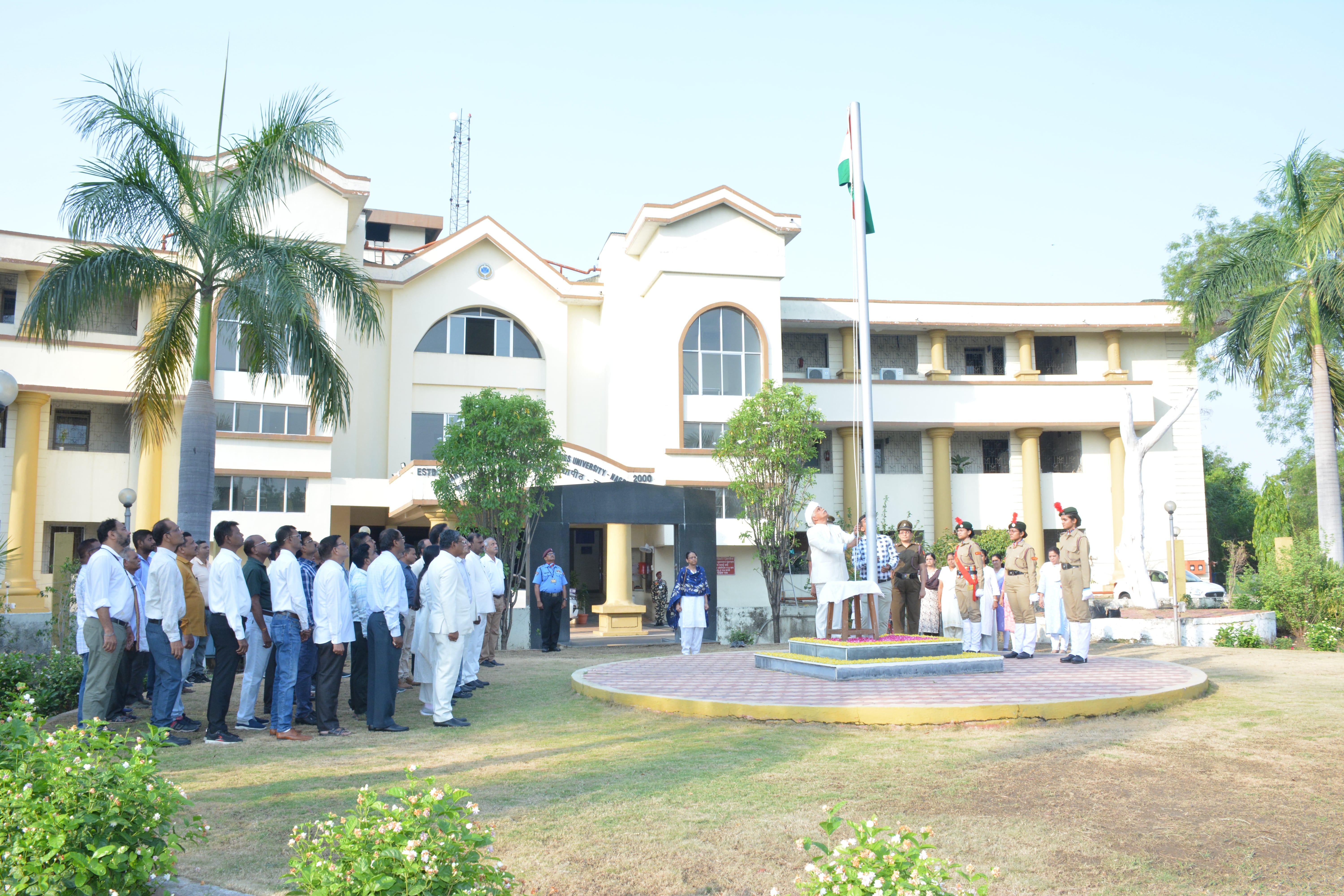 Maharashtra din celebration at MAFSU HQ (2).JPG